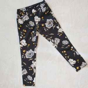 Floral pixie cropped pants